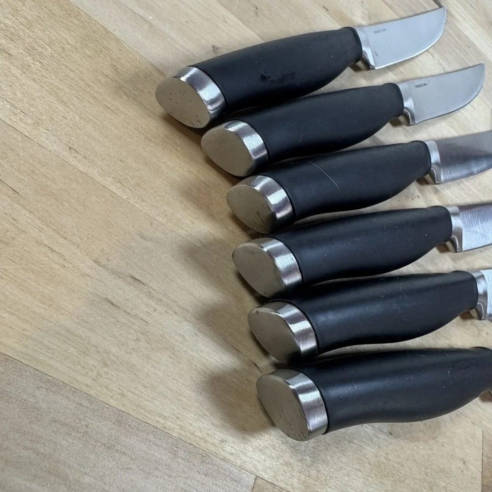 FIESTA Set of 6 Stainless Steel Steak Knives With a Wood Holder - Black